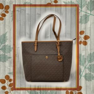 Michael Kors Jet Set Tote Snap Pocket Signature